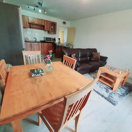 2 Bed Central With Balcony Apartmán *