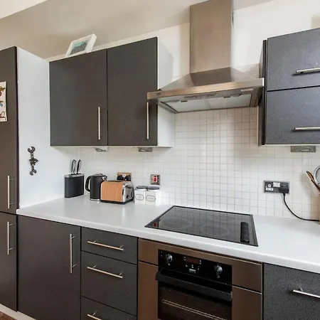 Homely 2br Apt W/balcony By Guestready