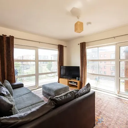 Apartment Homely 2br Apt W/balcony By Guestready