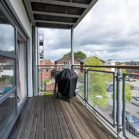 Apartment Homely 2br Apt W/balcony By Guestready