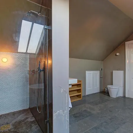 Manchesters Ultimate House - Hot Tub - Sleeps 23! *