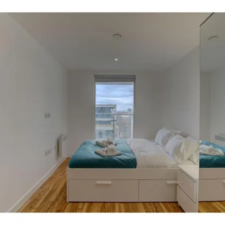 Superb 2br Apt Salford Quays, Mediacity Uk!