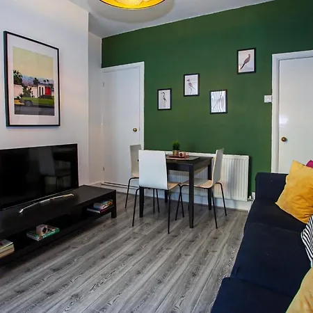 Blandford House- Free Parking Apartment *