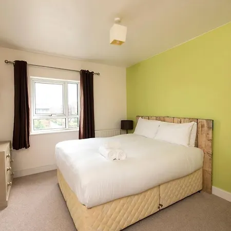 Homely 2br Apt W/balcony By Guestready Apartment