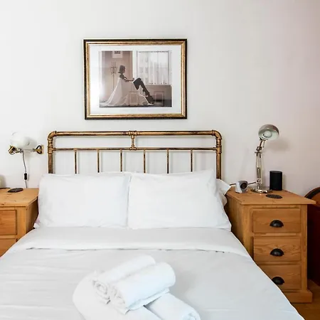 Apartment 1br Apt W Balcony Near By Guestready Manchester