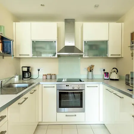 1br Apt W Balcony Near By Guestready Apartment