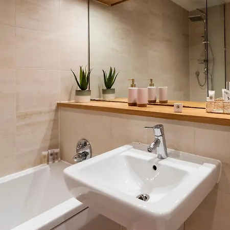 Apartment 1br Apt W Balcony Near By Guestready