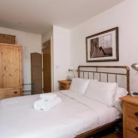 1br Apt W Balcony Near By Guestready