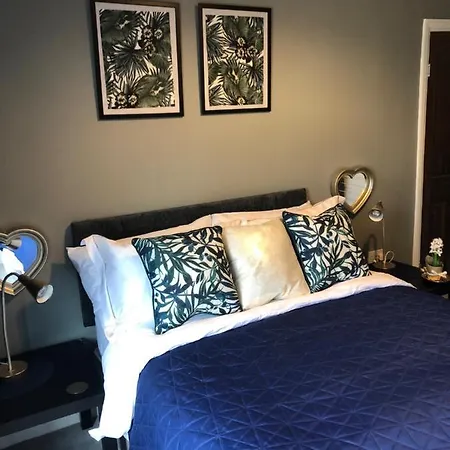 Guest house 3. Stylish Private Double Near Centre