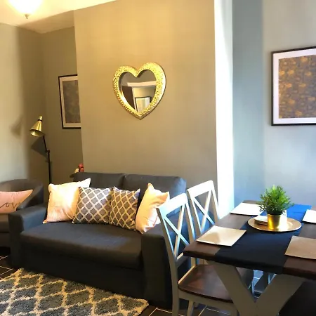 Guest house 3. Stylish Private Double Near Centre Manchester