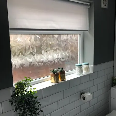 Guest house 3. Stylish Private Double Near Centre Manchester