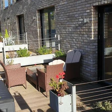 Stunning Peaceful Canal-side With Free Parking Apartment