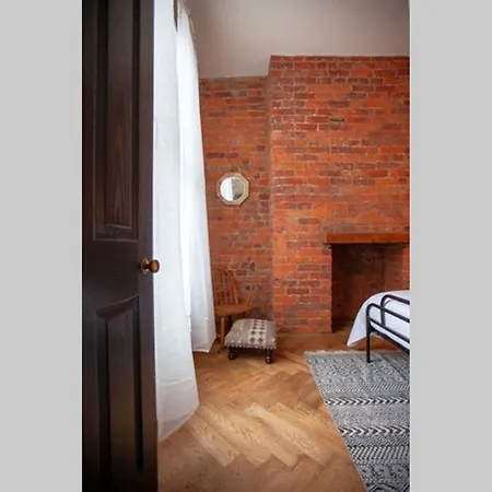 Spring House Apartment