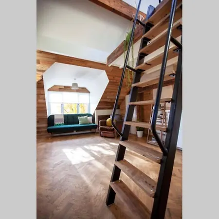 Spring House Apartment *