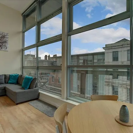 Penthouse Apt For 4, Skyline Views, Central Mcr! *
