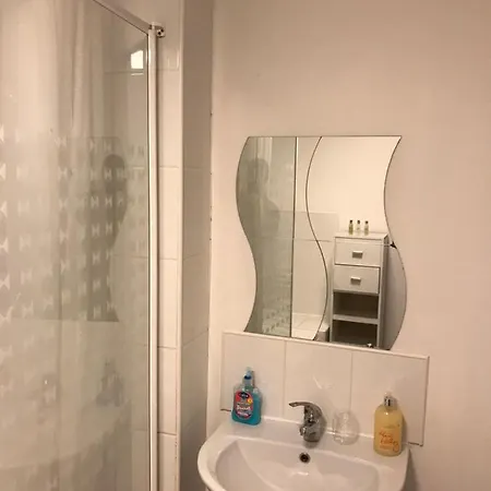 Διαμέρισμα Beautiful Salford With Balcony And City Views