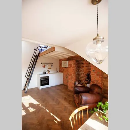 Spring House Apartment