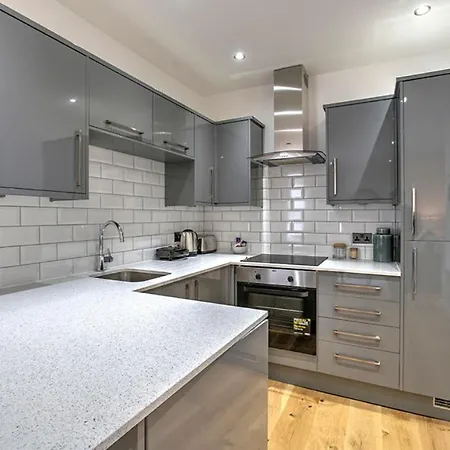 Stunning 2br Apt In The Heart Of Chorlton Апартаменты