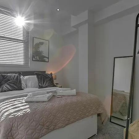 Stunning 2br Apt In The Heart Of Chorlton Манчестер