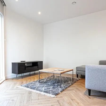 Stunning 3br In Prime Location Apartment