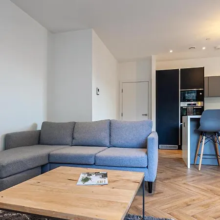 Stunning 3br In Prime Location Apartment