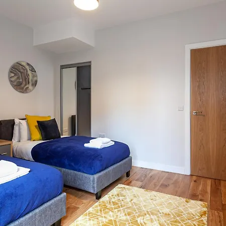 Apartment Stunning Peaceful Canal-side With Free Parking