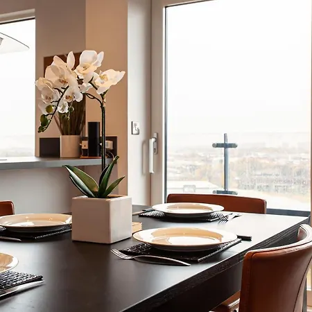 Stunning & Spacious Penthouse W/ Parking & Balcony * Manchester