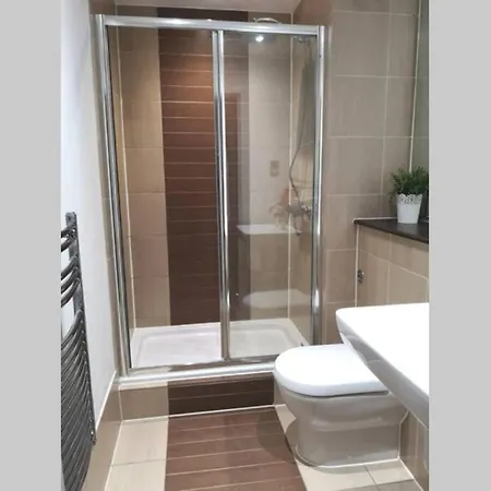 Modern W/terrace & Parking Near Arena & Victoria Station Апартаменты Манчестер