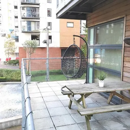 Modern W/terrace & Parking Near Arena & Victoria Station