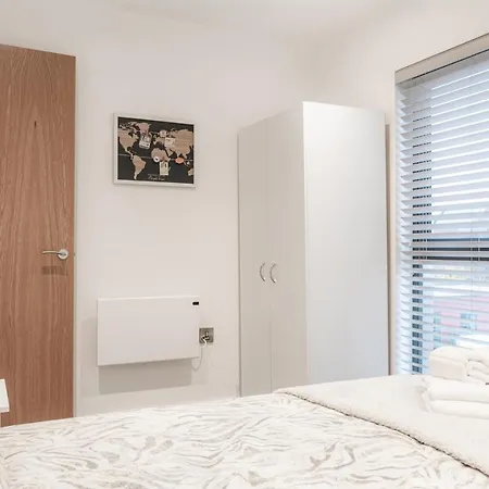 Spacious Modern Near Piccadilly Gardens Apartment