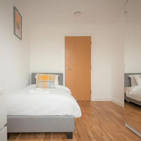 The Media City Pad-3 Bed
