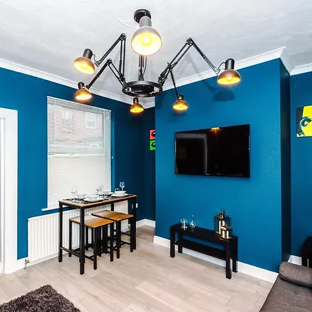 3 Bedroom House Salford Hosted By Mcr Dens Дом отдыха Манчестер