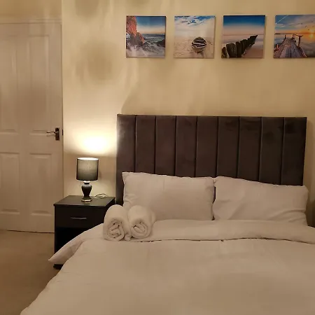 Apartment Nightingale Gardens - 4 Bed Detached House - Manchester
