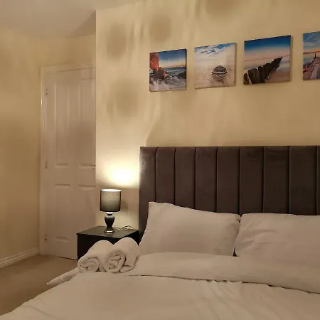 Nightingale Gardens - 4 Bed Detached House - Apartment