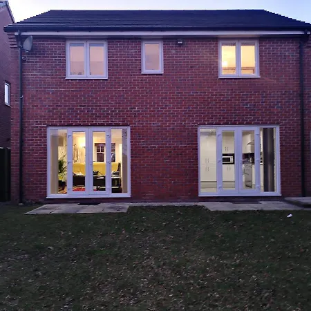 Nightingale Gardens - 4 Bed Detached House - * Manchester