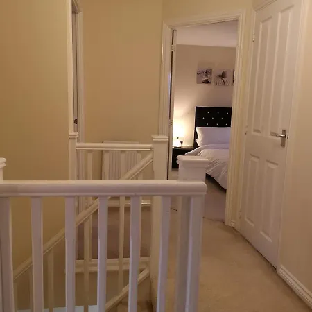 Nightingale Gardens - 4 Bed Detached House - * Manchester