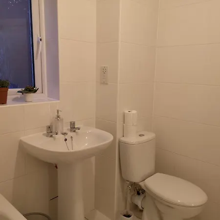 Apartment Nightingale Gardens - 4 Bed Detached House -