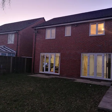 Nightingale Gardens - 4 Bed Detached House - Apartment Manchester