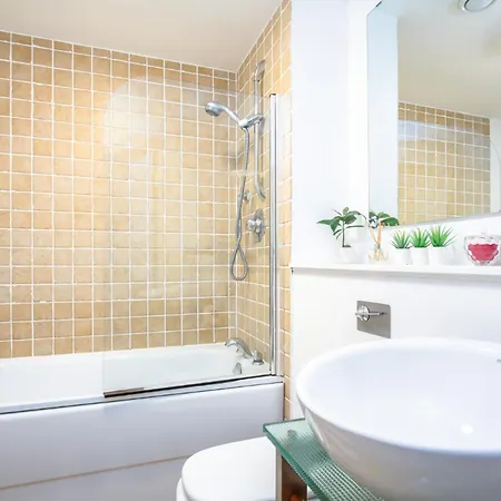 Large Modern 2 Bedroom Flat In Iconic Castlefield Manchester