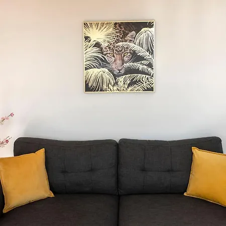 Bright Modern 2br Apt In Media City By Guestready *