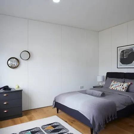 Premium Listing - Stylish Modern In City Centre With Parking Semesterbostad