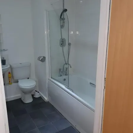 Spacious In Stunning Location With Free Secure Parking Manchester