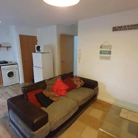 Spacious In Stunning Location With Free Secure Parking Manchester