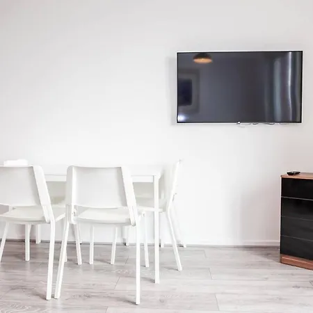 Апартаменты Fantastic New Sportcity Apt. Close To The Ethiad