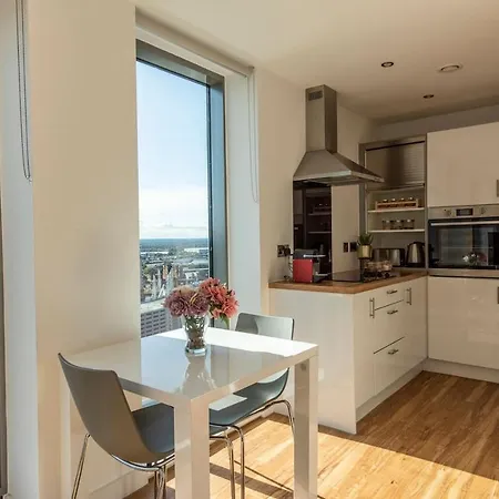 Bright Modern 2br Apt In Media City By Guestready * Manchester