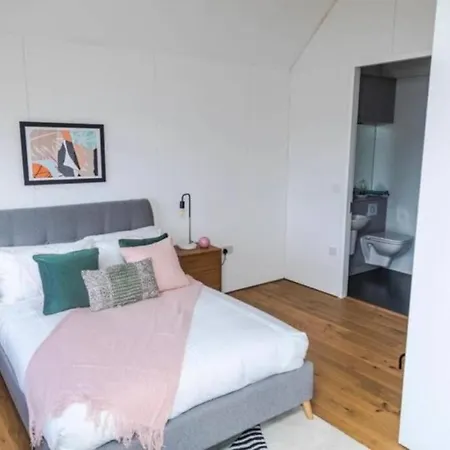 Premium Listing - Stylish Modern In City Centre With Parking * Manchester