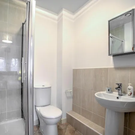 Stunning 2br Apt West Didsbury South Manchester! דירה מנצ'סטר