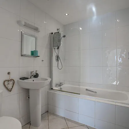 Apt Heart Of Chorlton 4 Guests Free Parking & Wifi Апартаменты Манчестер