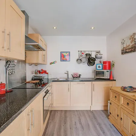 Апартаменты Apt Heart Of Chorlton 4 Guests Free Parking & Wifi
