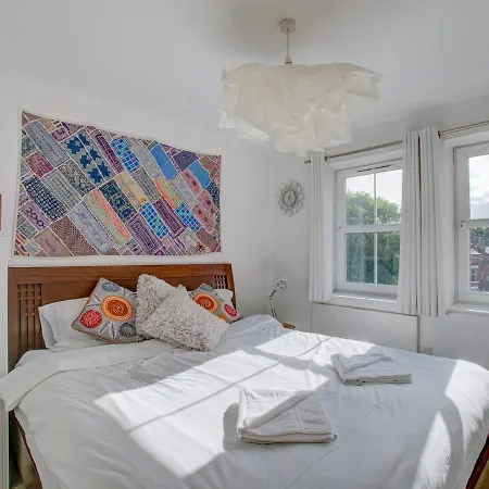 Апартаменты Apt Heart Of Chorlton 4 Guests Free Parking & Wifi *